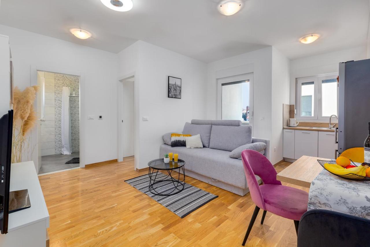 Apartment Roni + Besplatan Parking Zadar Extérieur photo